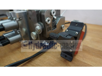 Predný nakladač na traktor pre Nákladné auto Full proportional valve 3 sections SPV 20-120 l/min 12 or 24 V plug and play det also available with Walvoil DPX100: obrázok 2 Predný nakladač na traktor pre Nákladné auto Full proportional valve 3 sections SPV 20-120 l/min 12 or 24 V plug and play det also available with Walvoil DPX100: obrázok 2