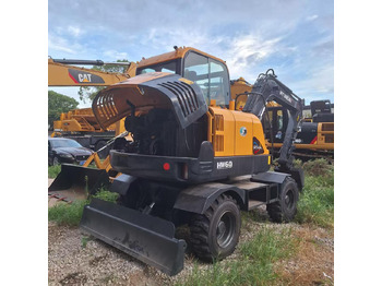 Kolesové rýpadlo HYUNDAI