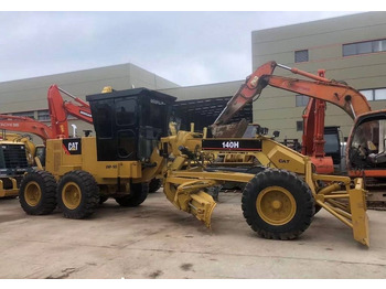 Zrovnávač CATERPILLAR 140K