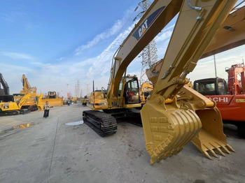 Pásové rýpadlo CATERPILLAR 320B