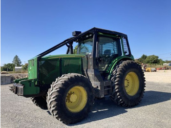 Traktor JOHN DEERE 6215R
