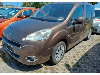 Automobil PEUGEOT