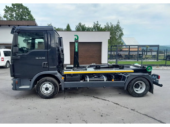 Hákový nosič kontajnerov MAN TGL 12.250