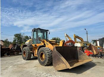 Kolesový nakladač CASE