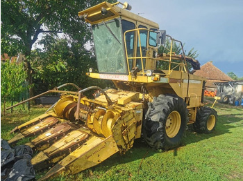 Obilný kombajn NEW HOLLAND