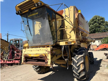 Obilný kombajn NEW HOLLAND