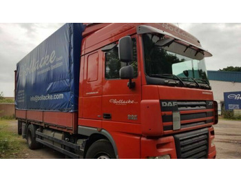 Plachtové nákladné vozidlo DAF XF