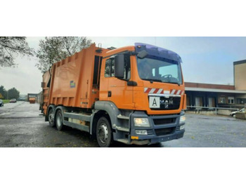 Auto na odvoz odpadu MAN