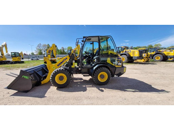Kolesový nakladač KOMATSU WA70