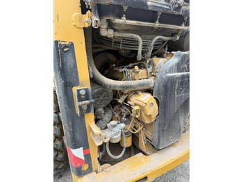 Šmykom riadený nakladač CAT 216: obrázok 3 Šmykom riadený nakladač CAT 216: obrázok 3