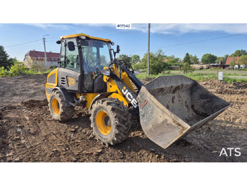Kolesový nakladač JCB 407