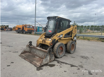 Šmykom riadený nakladač CATERPILLAR