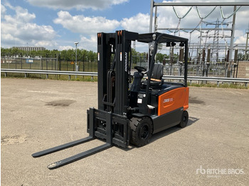 Elektrický vysokozdvižný vozík DOOSAN