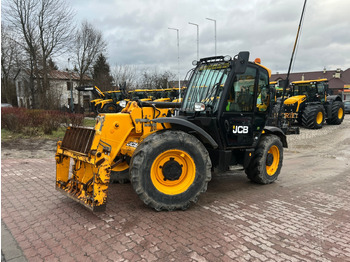 Teleskopický nakladač JCB