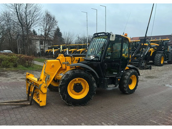 Teleskopický nakladač JCB