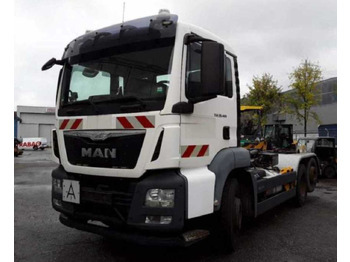 Hákový nosič kontajnerov MAN