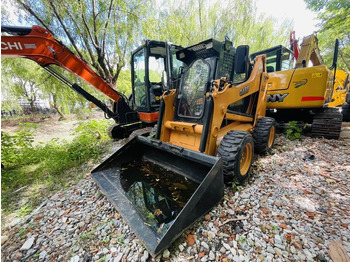 Šmykom riadený nakladač CASE