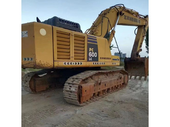 Pásové rýpadlo KOMATSU PC600