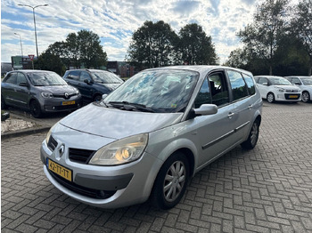 Automobil RENAULT