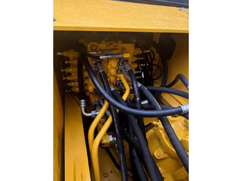 Pásové rýpadlo KOMATSU PC220