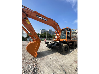 Kolesové rýpadlo DOOSAN DX210