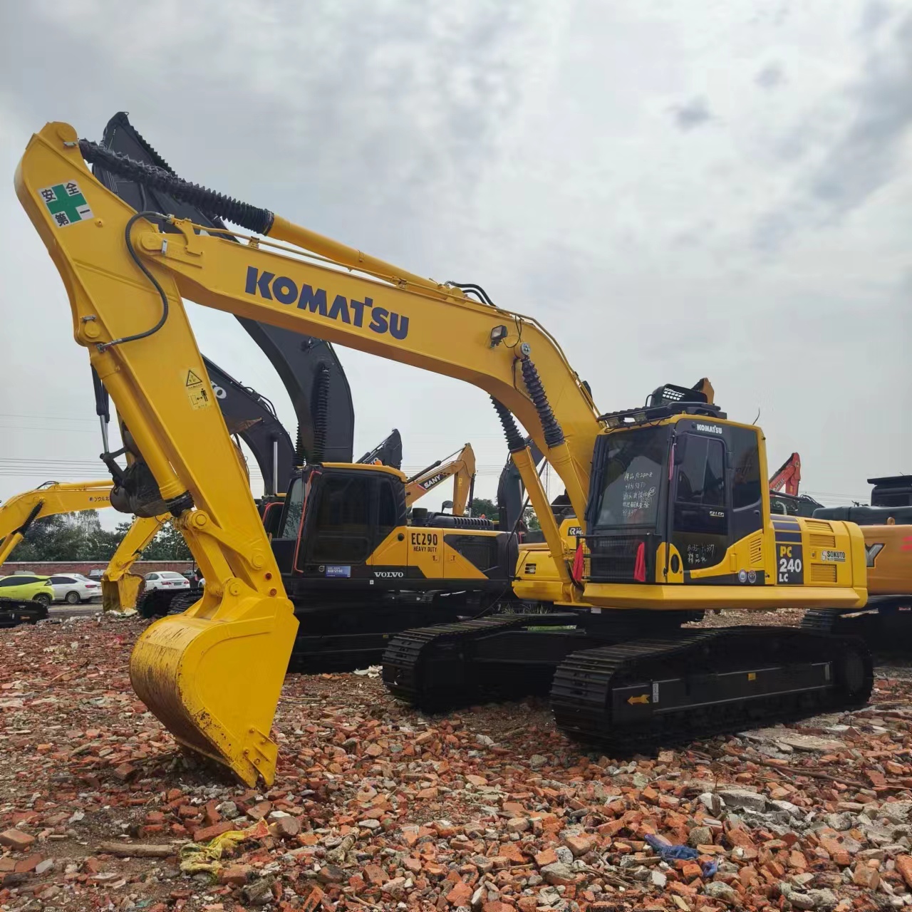 Pásové rýpadlo KOMATSU PC240