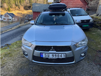 Automobil MITSUBISHI