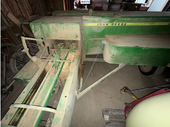 Stroje na zber krmovín John Deere 332A Square baler: obrázok 2 Stroje na zber krmovín John Deere 332A Square baler: obrázok 2
