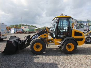 Kolesový nakladač JCB 409
