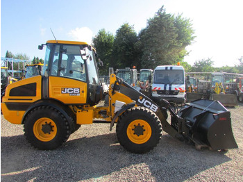 Kolesový nakladač JCB 409