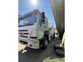 Domiešavač SINOTRUK HOWO