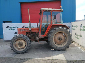 Traktor RENAULT
