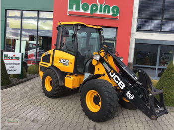 Kolesový nakladač JCB 407
