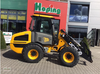 Kolesový nakladač JCB 407