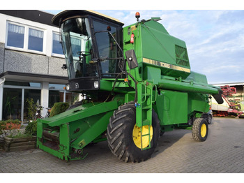 Obilný kombajn JOHN DEERE