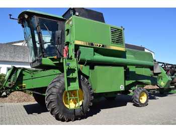 Obilný kombajn JOHN DEERE