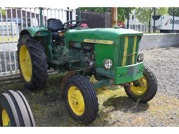 Traktor JOHN DEERE