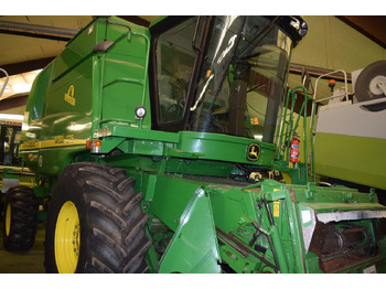 Obilný kombajn JOHN DEERE