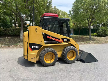 Šmykom riadený nakladač CATERPILLAR 226B3
