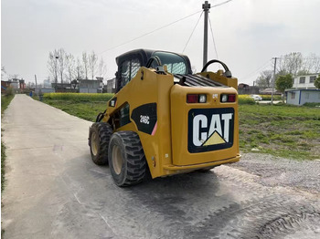 Šmykom riadený nakladač CATERPILLAR