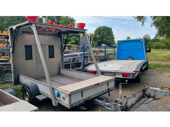Príves Trebbiner Absperrtafel VZ616 LED Funkwarnmeldeanlage Absperrtafel Sperrwand Verkehrsleittafel Verkehrsleitanhänger Verkehrssicherungsanhänger Leitanhänger Leittafel Verkehrssicherung Nissen Horizont: obrázok 2