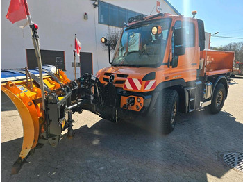 Vozidlo na odpratávanie snehu UNIMOG