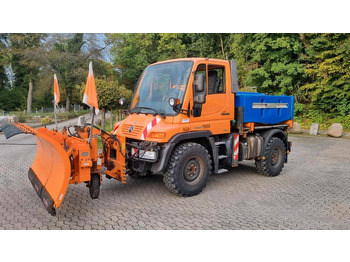 Vozidlo na odpratávanie snehu UNIMOG