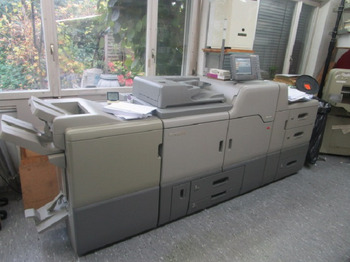 Digitálny tlačový stroj