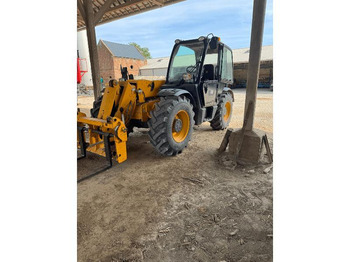 Teleskopický nakladač JCB