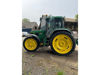 Traktor JOHN DEERE 6910