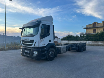 Podvozek s kabinou IVECO Stralis