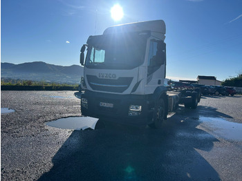 Podvozek s kabinou IVECO Stralis