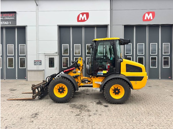 Kolesový nakladač JCB 409