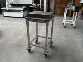 Kovoobrábací stroj